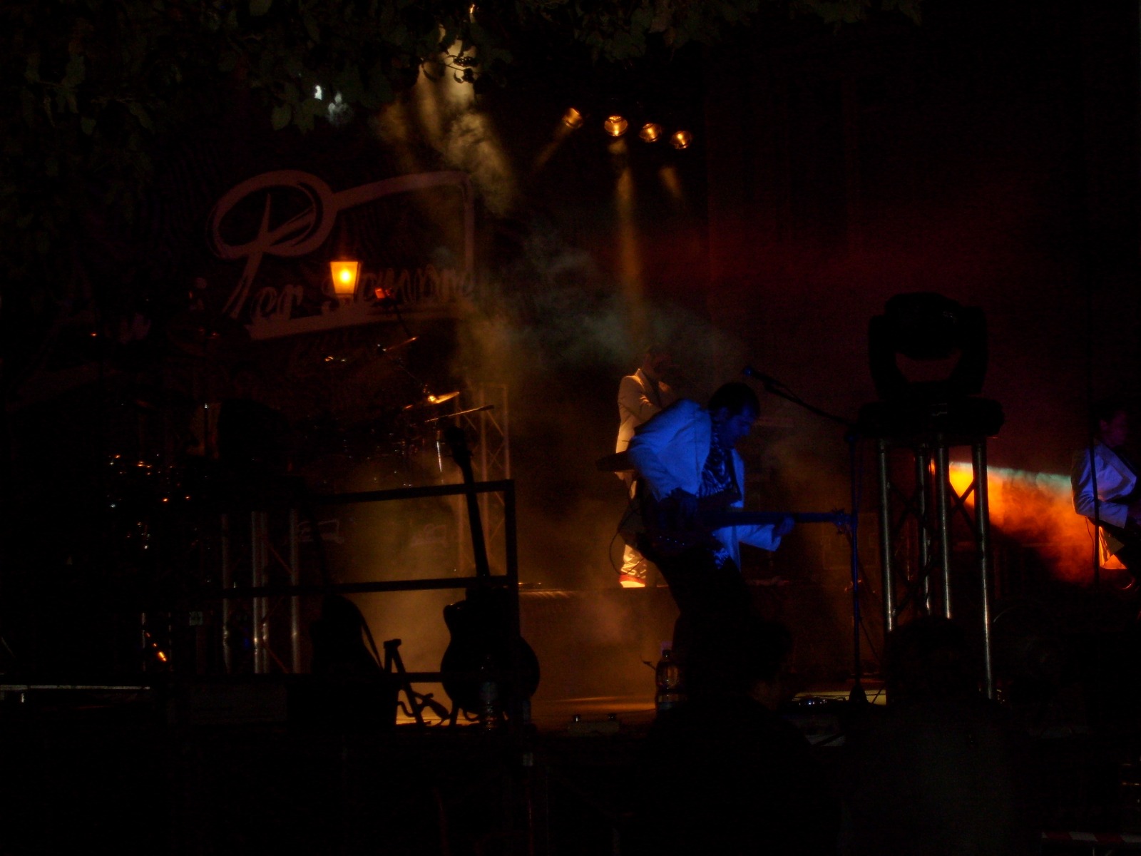 Scenografia zebrata – Amici Per Sempre live Viterbo